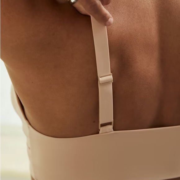 46EG.- The Invisible Bra. - Picture 3 of 7